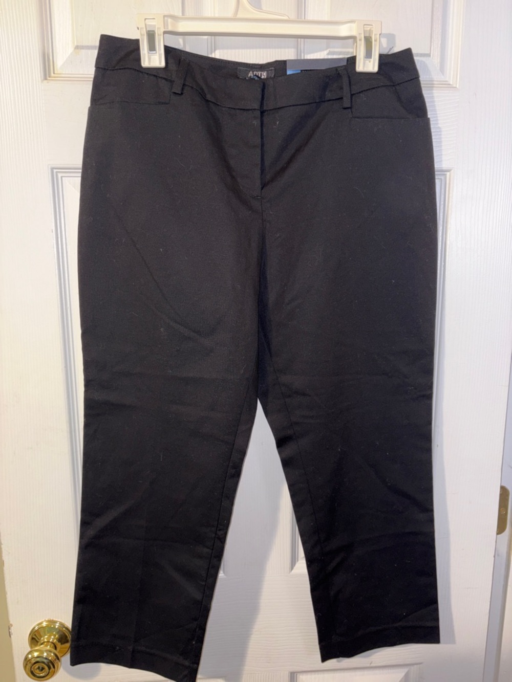 Apt. 9 Black Modern Fit Straight Leg Capri AM